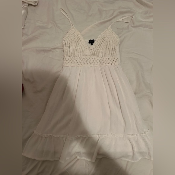 White‎ Sleeveless Crochet Dress - Picture 1 of 4